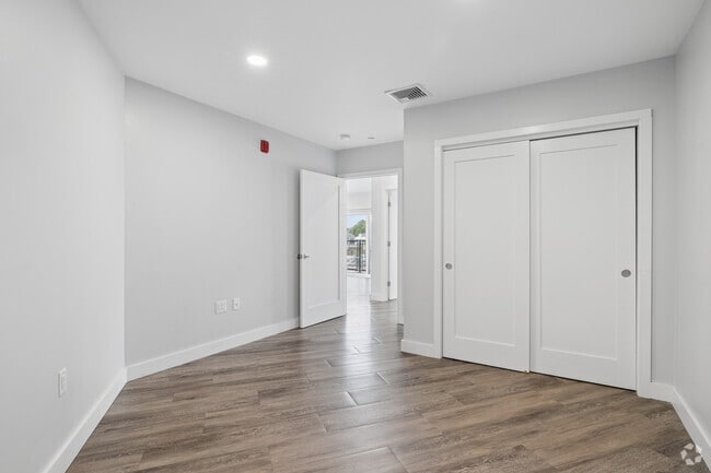 2BR, 2BA - 1,114SF - Bedroom