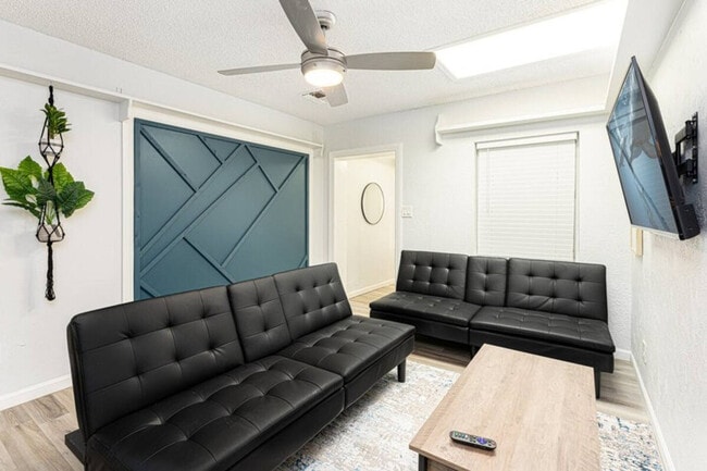 Building Photo - 1213 N Pine Hills Rd Rental