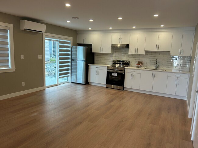 Photo - 386 Wakesiah Ave Unit Carriage