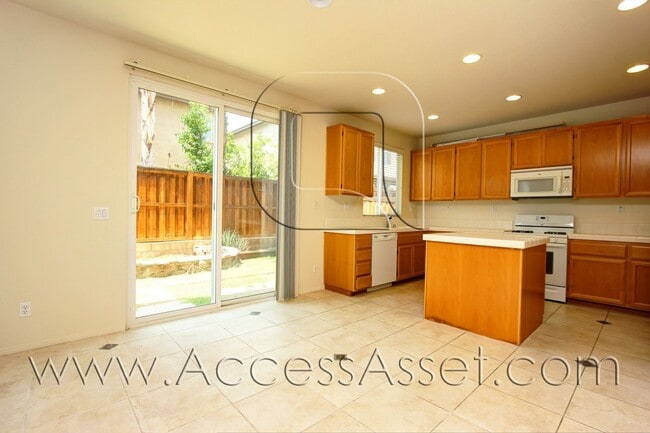 Photo - Beautiful 4 Bedroom Home with Fenced Backyard