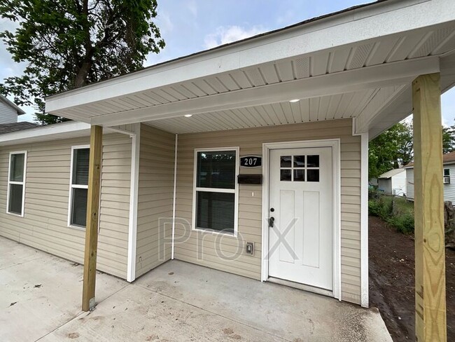 Photo - 207 S Byers House