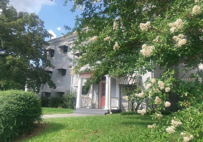 Building Photo - 602 Henry St