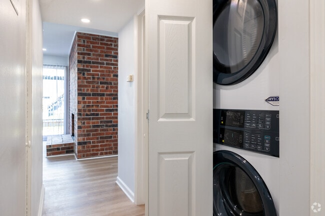 2BR, 2BA - 950SF - Laundry - The Grotto