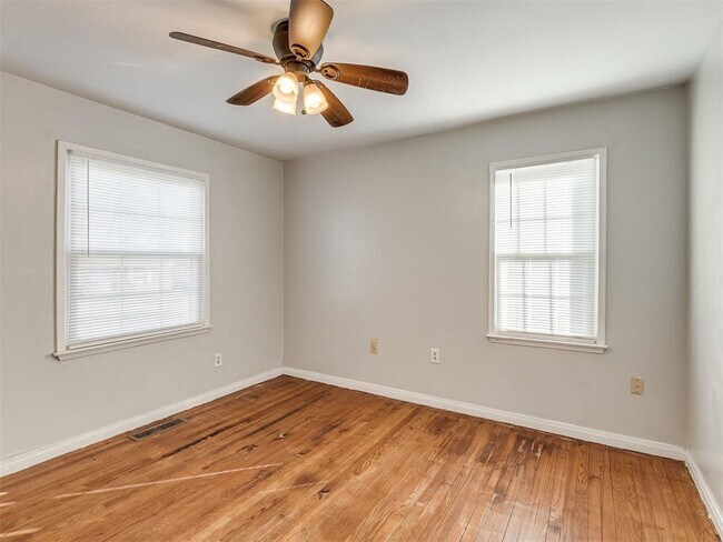 Photo - 544 E Fairchild Dr