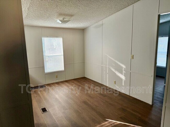 Photo - 787 Gillen St