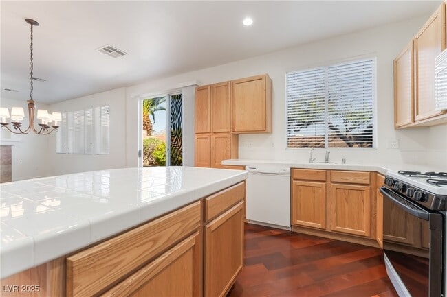 Building Photo - 10870 Mallorca Ave