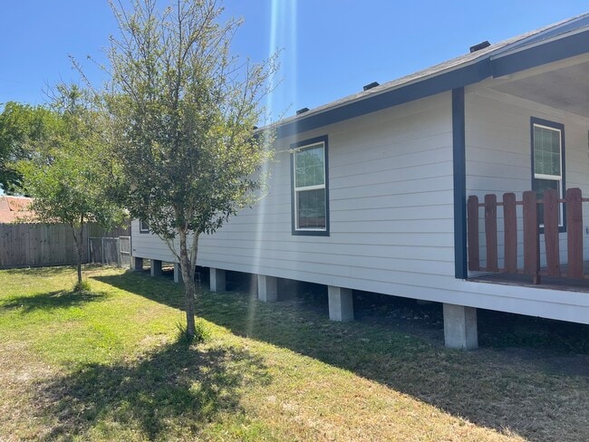 Photo - 507 Short St