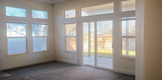 Photo - Bright airy 3/2/2 stucco in Sutro area.