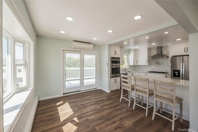 Photo - 869 Beach St