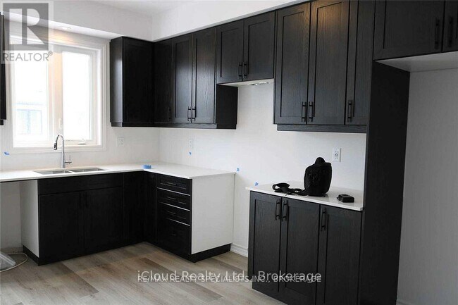 Photo - 461 Blackburn Dr