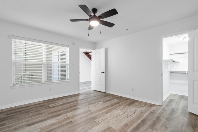 Building Photo - 30 April Point Dr S Unit 30 Rental