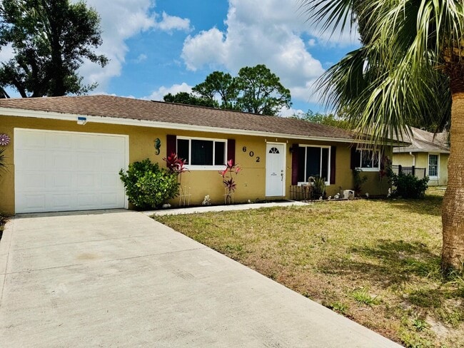 Photo - 602 NW Cardinal Dr