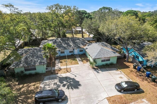 Building Photo - 2272 16th Ave SW Unit C