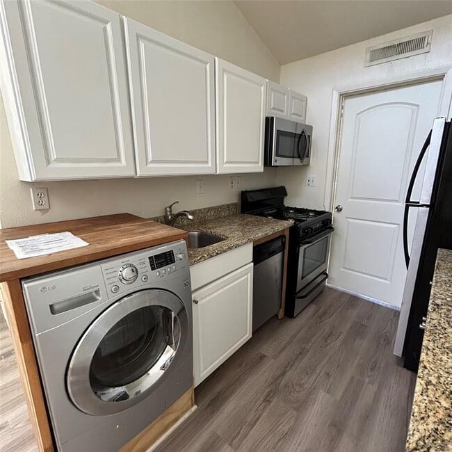 Photo - 1006 1/2 W 22nd St Unit 7