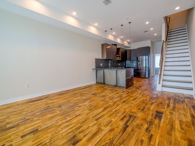 Building Photo - Three Bedroom Modern Olde Kensington Condo with Roofdeck Unit R2