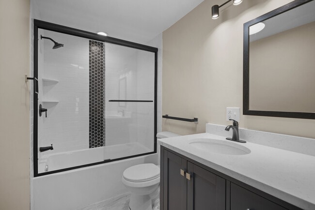 1st Floor Bathroom - 670 Killingly St Unidad 1st Floor