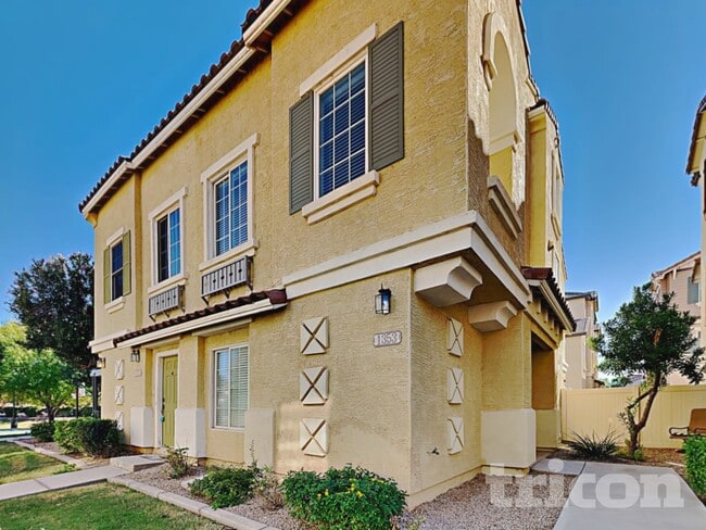 Building Photo - 1353 S Sabino Dr
