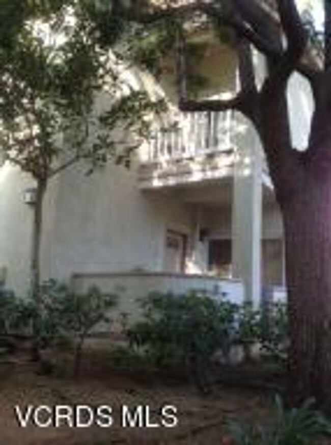 Nice Oak Park Corner Unit Townhome Which I... - Nice Oak Park Corner Unit Townhome Which I...