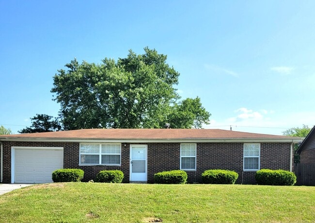 Building Photo - Updated Throughout and Move in ready!!!