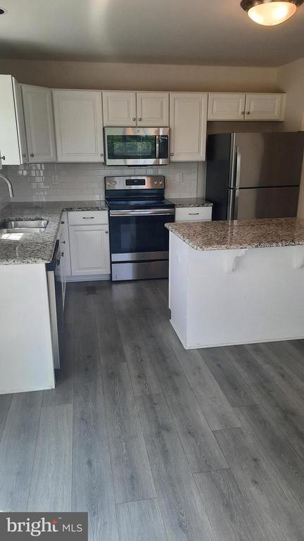 Photo - 901 Admiral's Quay Dr