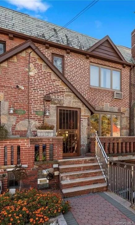 Building Photo - 81-22 77th Ave