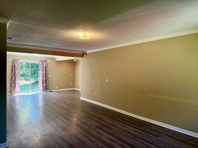 Photo - 477 Willow St