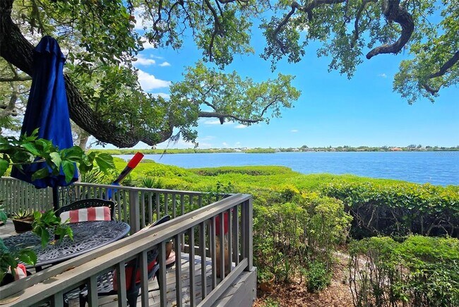 Photo - 1335 Landings Dr