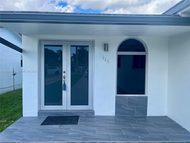 Building Photo - 7113 SW 21st St Unit 7115