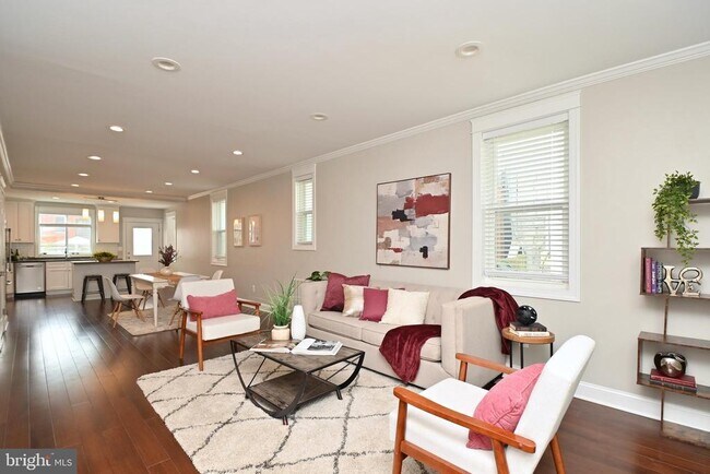 Photo - 1103 Morse St NE