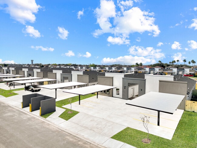 Building Photo - 2900 S Links Dr