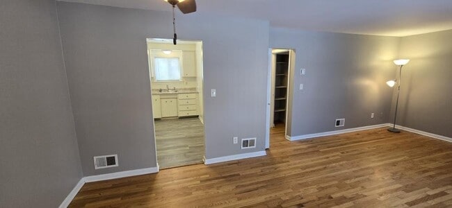 Photo - 7010 Town Ln