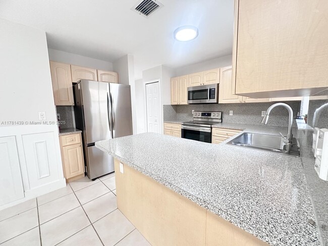 Photo - 203 Maple Ter