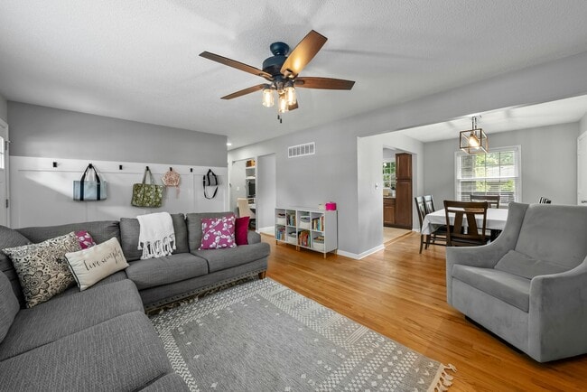 Photo - 7917 W 92nd Pl