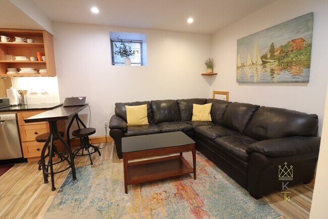 Photo - 182 Babcock St Unit 1R