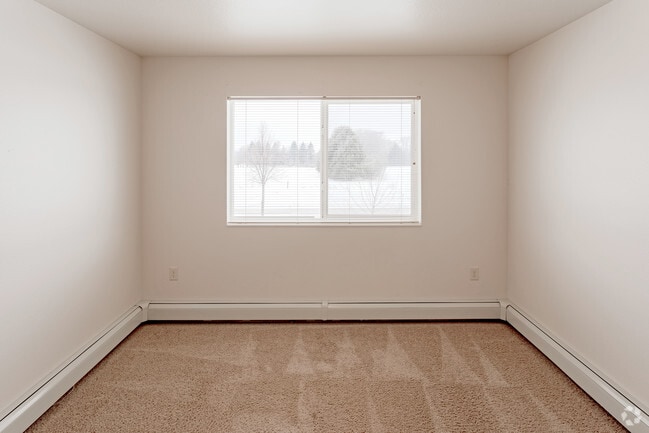 1BR, 1BA - 801 SF