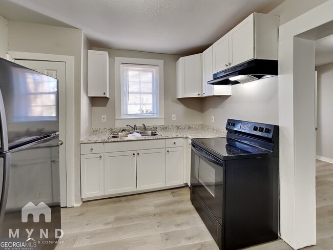 Photo - 117 Thayer Ave SE