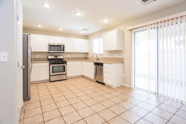 Photo - 8137 Finch Feather St