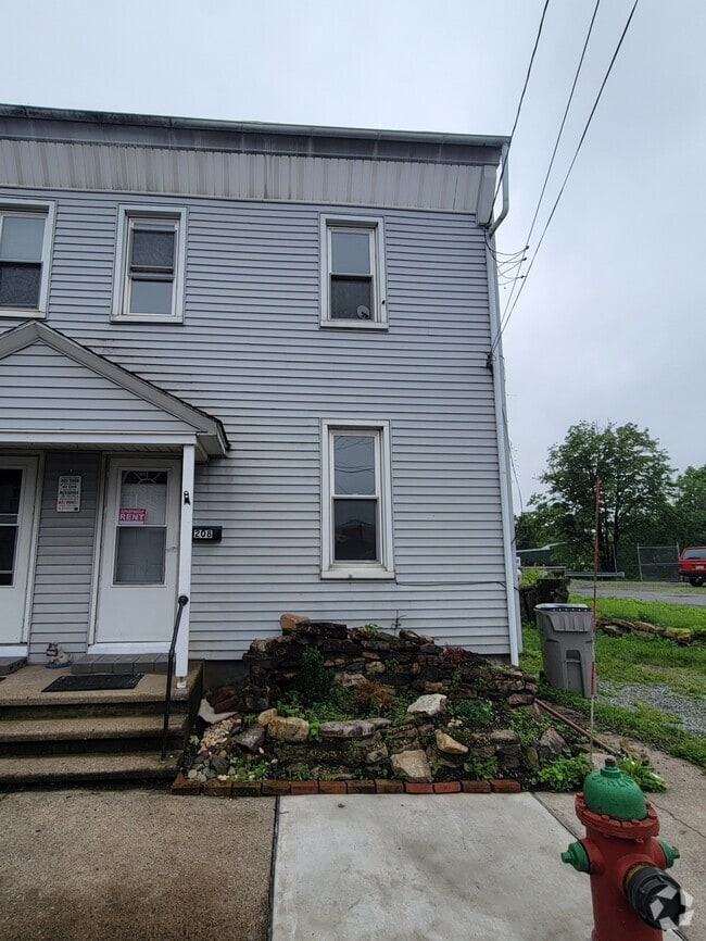 Building Photo - 208 Washington St Rental