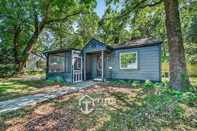 Building Photo - West Ashley Gem