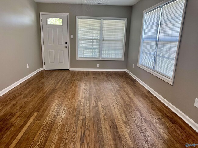 Photo - 3111 Hale Dr SW