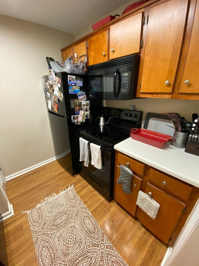 Photo - Milledge Place Upstairs Condo!