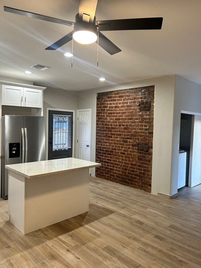 Photo - 382 W Quarry St