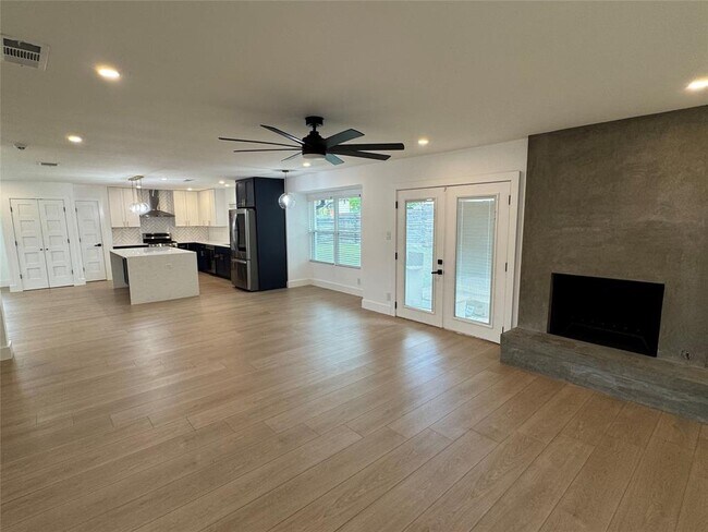 Photo - 5805 N Hampton Dr