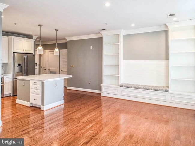 Building Photo - 1023 N Royal St Unit 302