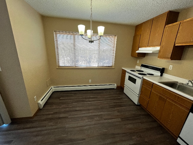 Building Photo - 600 Moccasin Cir Dr