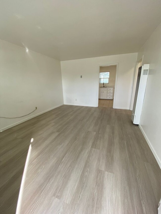 Photo - Rent Reduction!! 1bed/1bath Duplex within walking distance of Downtown Fairfield