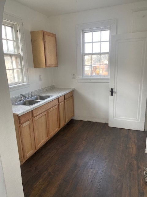 Photo - 608 Carnegie St