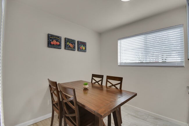 Photo - 1104 F St Unit 1