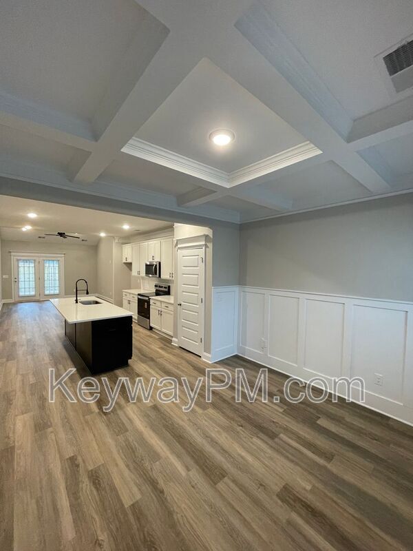 Photo - 2051 Denmark Ave SE