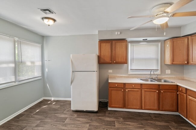 Photo - 444 W Hickory St